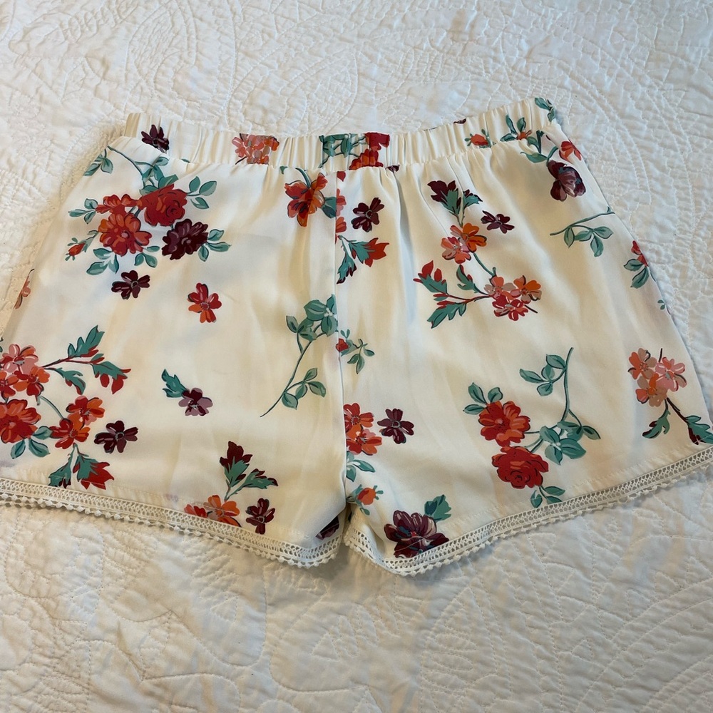 Copper Key floral shorts. Size Small